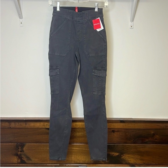 SPANX Pants - NWT Spanx Charcoal Gray pull on Cargo Pants S